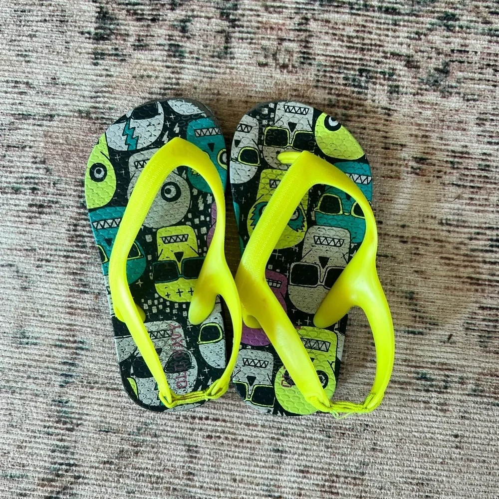 Old Navy Yellow and Green Flip Flop Sandals